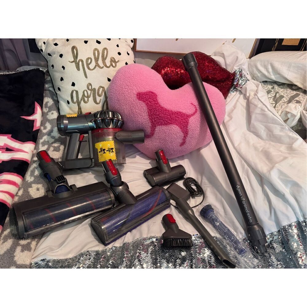 Dyson cordless v7 stick vacuum w/2 heads flat out & multi floor guc no charger